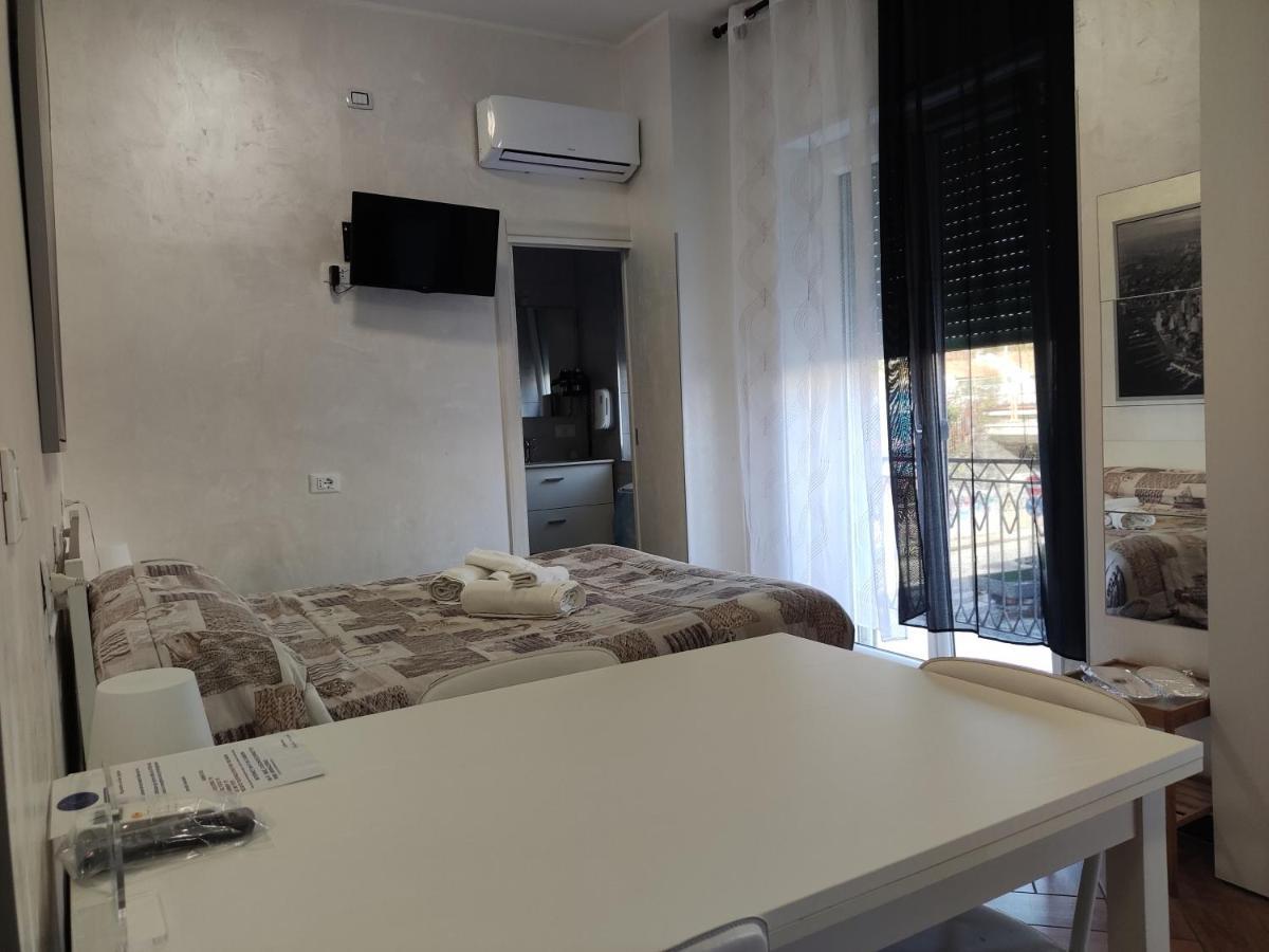 Cuscino E Cornetto Bed & Breakfast Salerno Bagian luar foto